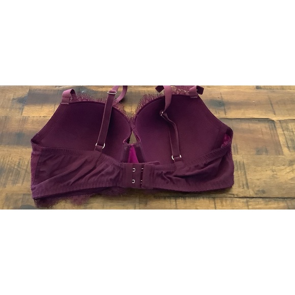 2 Victoria’s Secret bras in very good condition 34D - Picture 5 of 8